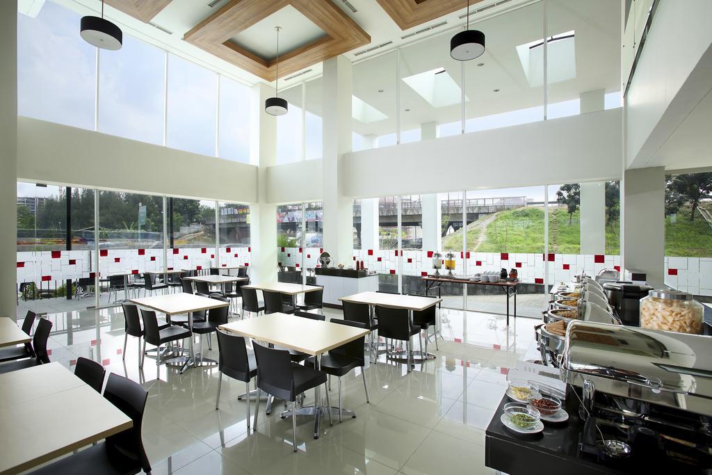 Amaris Hotel Bekasi Barat Kültér fotó
