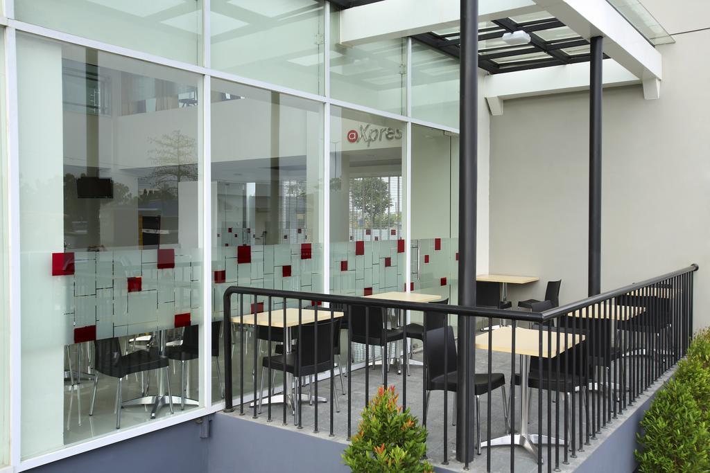 Amaris Hotel Bekasi Barat Kültér fotó