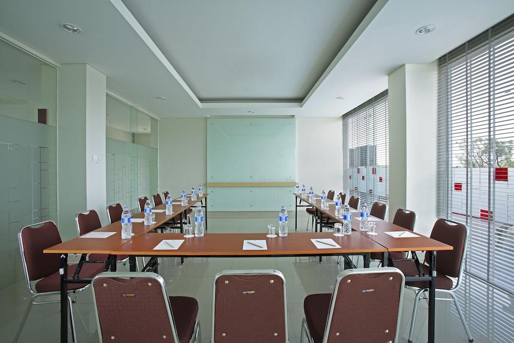 Amaris Hotel Bekasi Barat Kültér fotó