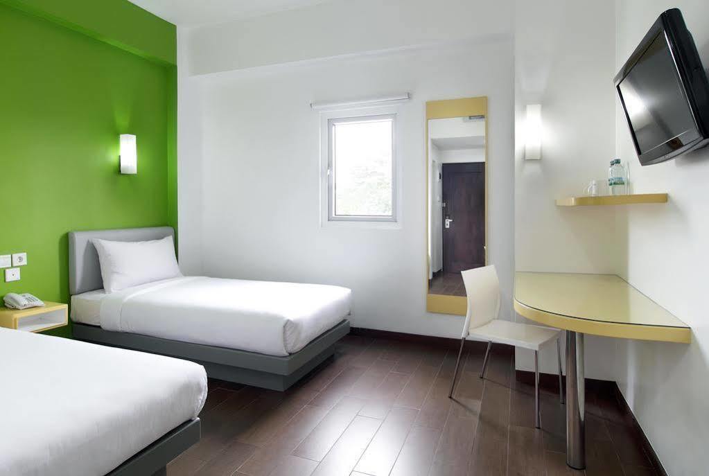 Amaris Hotel Bekasi Barat Kültér fotó